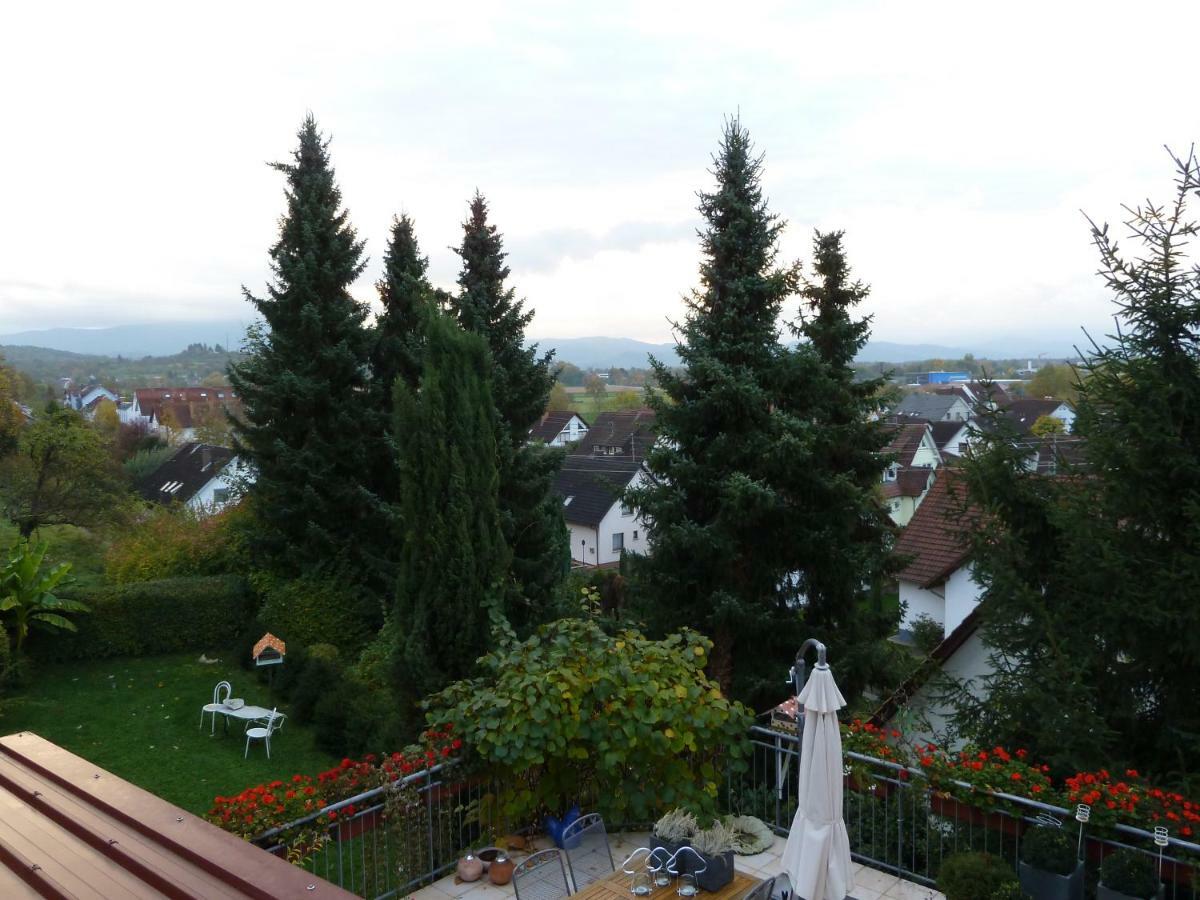 Helle 70 Qm Ferienwohnung Mit Herrlichem Blick Teningen Exterior foto